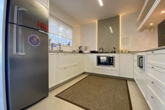 Cozinha de casa para alugar com 3 quartos, 600m² em Campeche, Florianópolis