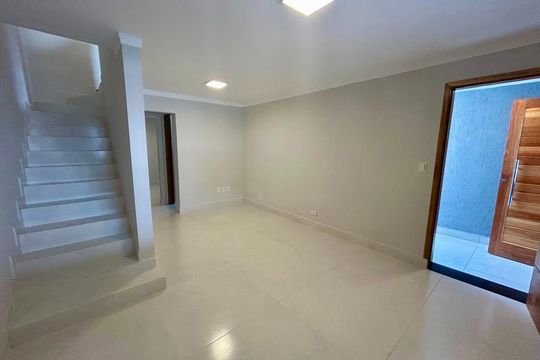Casa à venda com 3 quartos, 134m² em Jardim São Jorge, Guarulhos