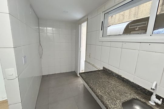 Cozinha de casa de condomínio para alugar com 2 quartos, 80m² em Praça Seca, Rio de Janeiro
