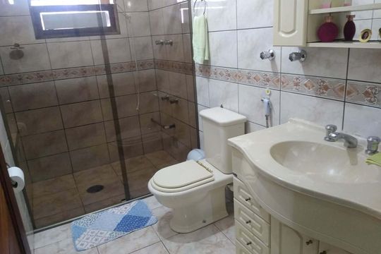 Banheiro de casa à venda com 3 quartos, 190m² em Vila Dalva, São Paulo