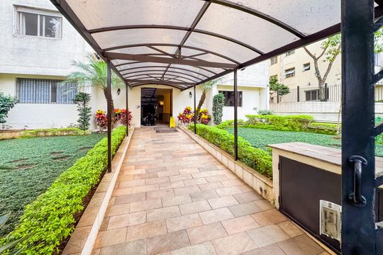 Entrada de apartamento à venda com 1 quarto, 56m² em Cambuci, São Paulo