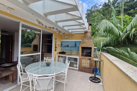 Apartamento à venda com 3 quartos, 179m² em Itacoatiara, Niterói