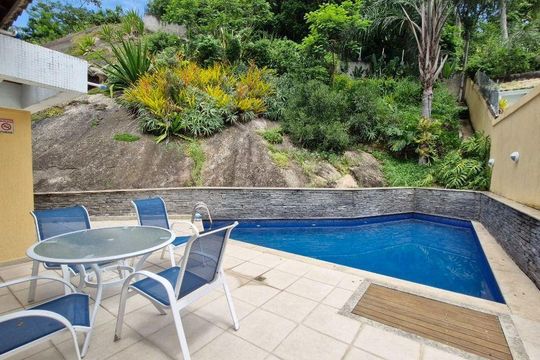 Apartamento à venda com 3 quartos, 179m² em Itacoatiara, Niterói