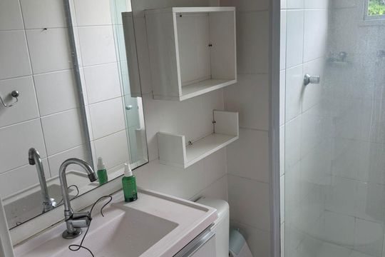 Banheiro de apartamento para alugar com 2 quartos, 47m² em Jardim Helga, São Paulo