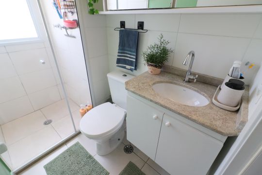 Banheiro de apartamento à venda com 2 quartos, 47m² em Presidente Altino, Osasco