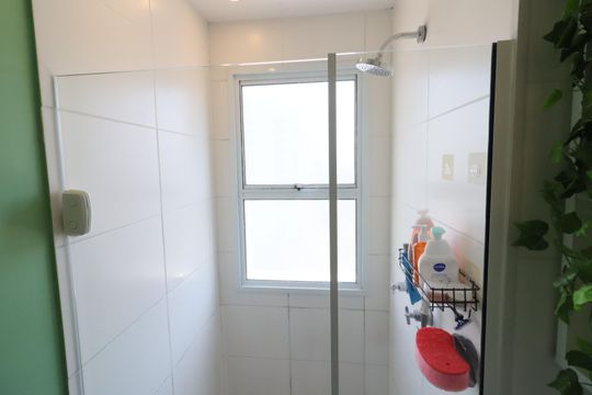 Banheiro de apartamento à venda com 2 quartos, 47m² em Presidente Altino, Osasco