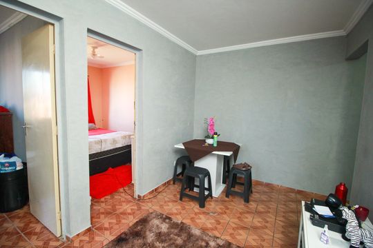 Sala de apartamento à venda com 2 quartos, 72m² em Jardim Santo André, Santo André