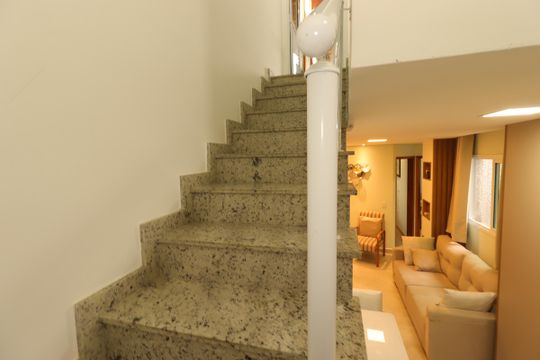 Escada de apartamento à venda com 2 quartos, 86m² em Vila Linda, Santo André