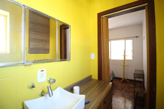 Banheiro de apartamento à venda com 1 quarto, 29m² em Moinhos de Vento, Porto Alegre