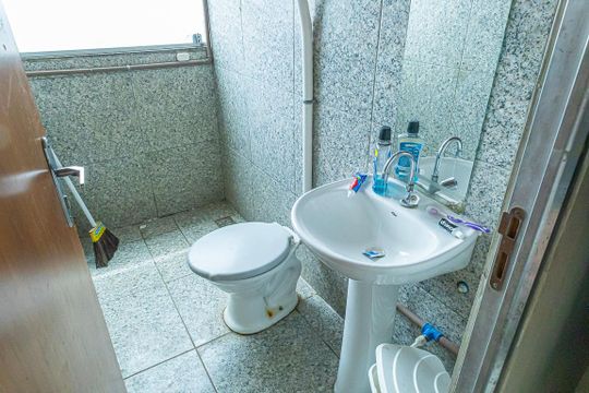 Banheiro de kitnet/studio para alugar com 1 quarto, 30m² em Canaa, Belo Horizonte