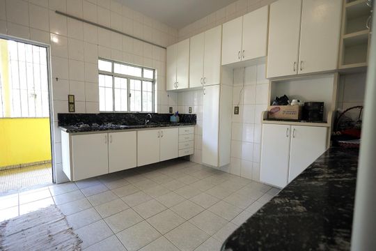 Casa à venda com 3 quartos, 1044m² em Recreio da Borda do Campo, Santo André