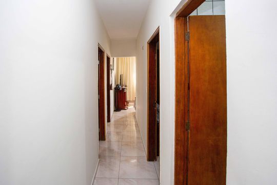 Corredor de casa à venda com 3 quartos, 200m² em Casa Grande, Diadema