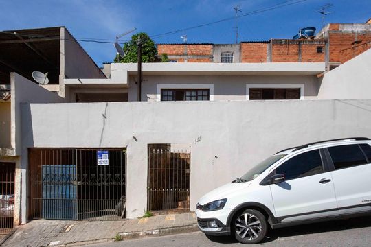 Fachada de casa à venda com 3 quartos, 200m² em Casa Grande, Diadema