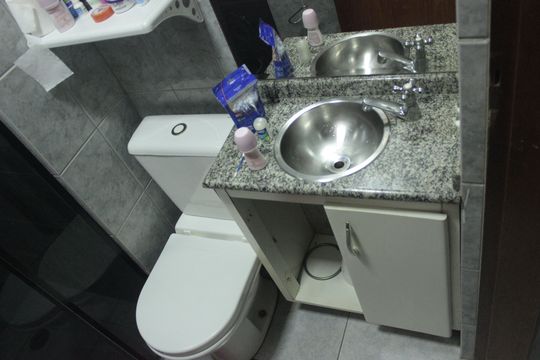 Banheiro social  de casa para alugar com 3 quartos, 250m² em Jardim Dourado, Guarulhos