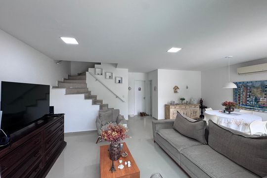 Sala de casa de condomínio à venda com 4 quartos, 180m² em Vargem Pequena, Rio de Janeiro