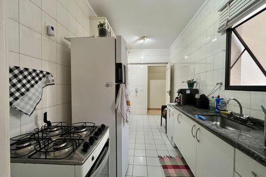 Cozinha de apartamento à venda com 2 quartos, 121m² em Cambuí, Campinas