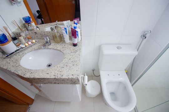 Banheiro da Suíte de apartamento à venda com 2 quartos, 69m² em Alvorada, Contagem