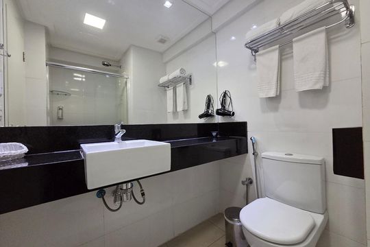 Banheiro de apartamento à venda com 1 quarto, 25m² em Nova Suíça, Belo Horizonte