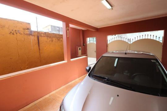Garagem de casa à venda com 3 quartos, 138m² em Veloso, Osasco