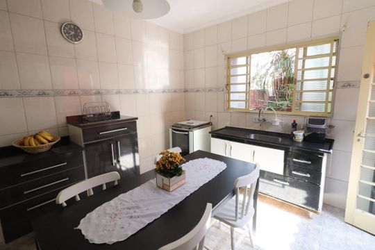 Cozinha de casa à venda com 3 quartos, 138m² em Veloso, Osasco