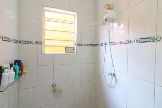 Banheiro 1 de casa à venda com 3 quartos, 138m² em Veloso, Osasco