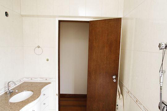 Banheiro Social de apartamento à venda com 4 quartos, 288m² em Santa Lúcia, Belo Horizonte