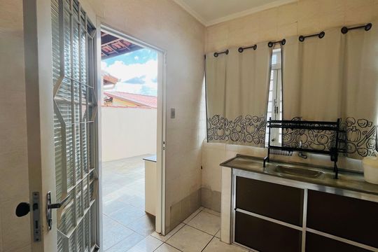 Casa à venda com 3 quartos, 151m² em Nova Campinas, Campinas