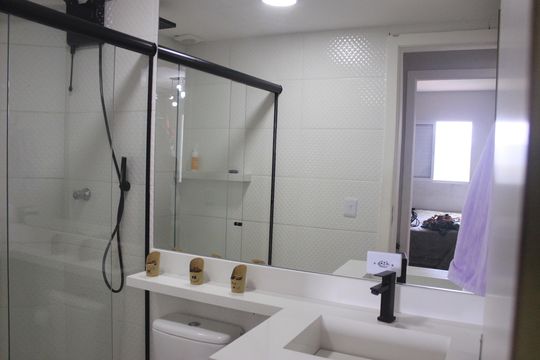 Banheiro social  de apartamento à venda com 2 quartos, 56m² em Parque Continental Ii, Guarulhos