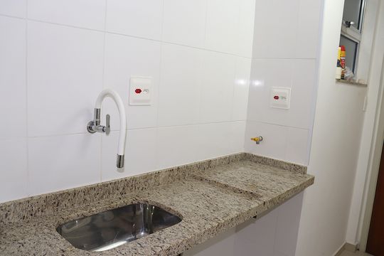 Cozinha de kitnet/studio para alugar com 1 quarto, 29m² em Bela Vista, São Paulo