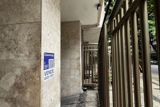Placa de apartamento à venda com 3 quartos, 130m² em Copacabana, Rio de Janeiro