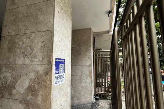 Placa de apartamento à venda com 3 quartos, 130m² em Copacabana, Rio de Janeiro