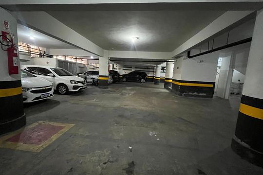 Garagem de apartamento à venda com 3 quartos, 130m² em Copacabana, Rio de Janeiro