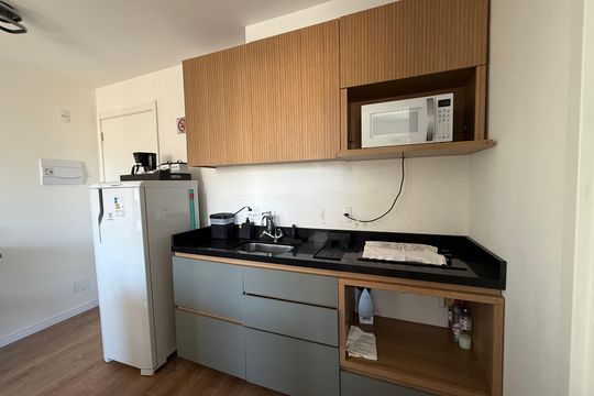 Cozinha de kitnet/studio para alugar com 1 quarto, 26m² em República, São Paulo