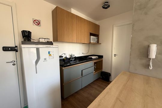 Cozinha de kitnet/studio para alugar com 1 quarto, 26m² em República, São Paulo
