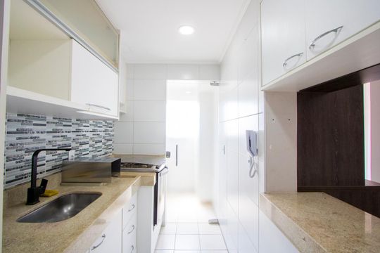 Cozinha de apartamento para alugar com 2 quartos, 60m² em Vila Valparaíso, Santo André