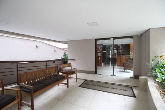 Hall social de apartamento à venda com 3 quartos, 103m² em Petrópolis, Porto Alegre