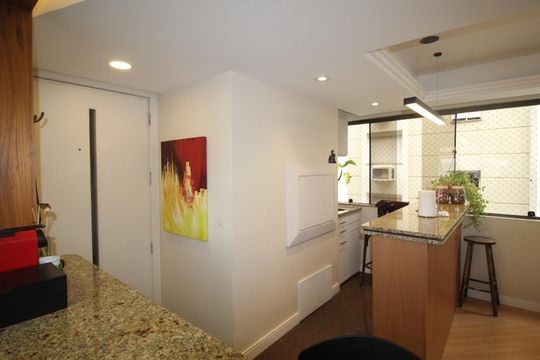 Cozinha de apartamento à venda com 3 quartos, 103m² em Petrópolis, Porto Alegre