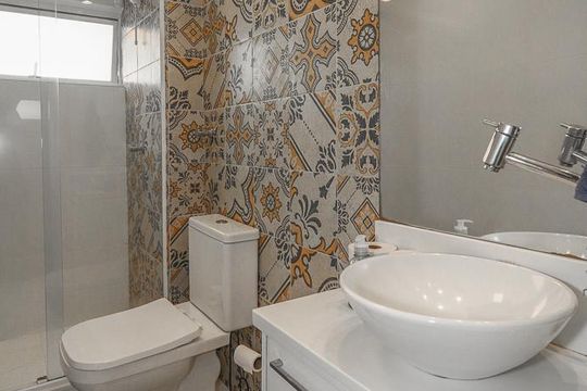 Banheiro de apartamento para alugar com 2 quartos, 60m² em Moinhos de Vento, Porto Alegre
