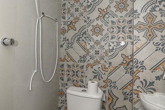 Banheiro de serviço de apartamento para alugar com 2 quartos, 60m² em Moinhos de Vento, Porto Alegre
