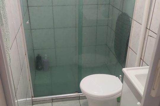 Banheiro de apartamento à venda com 2 quartos, 39m² em Rubem Berta, Porto Alegre