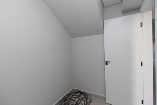 Quarto de Serviço de casa à venda com 4 quartos, 300m² em Vila Irmaos Arnoni, São Paulo