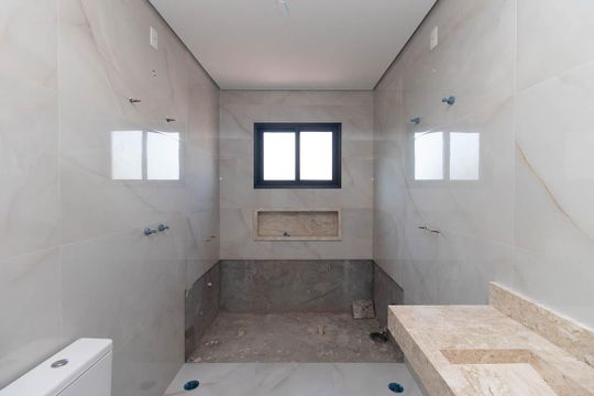 Banheiro da Suíte 4 de casa à venda com 4 quartos, 300m² em Vila Irmaos Arnoni, São Paulo
