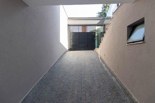 Garagem de casa à venda com 4 quartos, 300m² em Vila Irmaos Arnoni, São Paulo