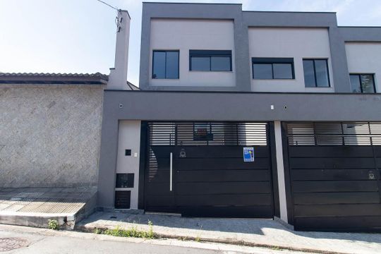 Fachada de casa à venda com 4 quartos, 300m² em Vila Irmaos Arnoni, São Paulo