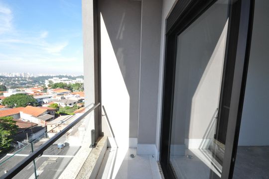 Sacada da Suíte 1 de casa à venda com 4 quartos, 300m² em Vila Irmaos Arnoni, São Paulo