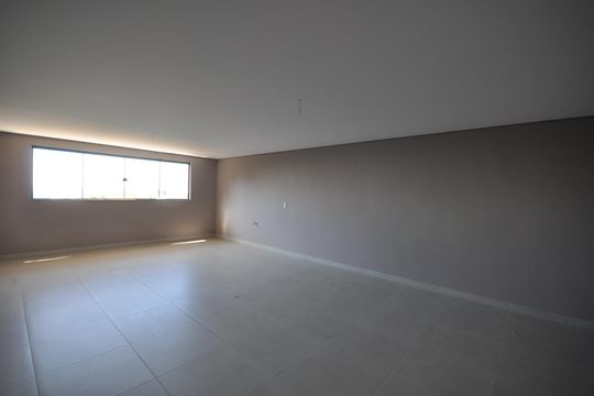 Garagem de casa à venda com 4 quartos, 300m² em Vila Irmaos Arnoni, São Paulo