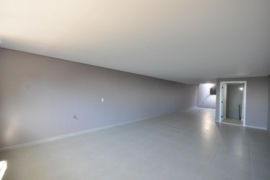 Garagem de casa à venda com 4 quartos, 300m² em Vila Irmaos Arnoni, São Paulo