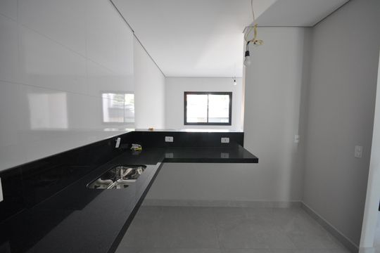 Cozinha de casa à venda com 4 quartos, 360m² em Vila Irmaos Arnoni, São Paulo