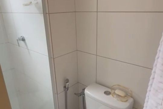 Banheiro de apartamento para alugar com 1 quarto, 43m² em Piatã, Salvador