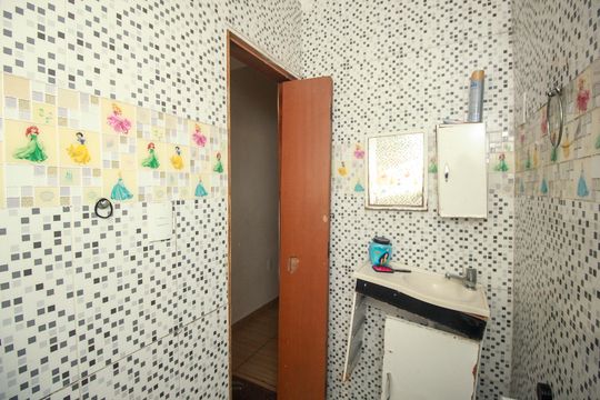 Banheiro Social Piso Superior de casa à venda com 3 quartos, 126m² em Condomínio Maracanã, Santo André